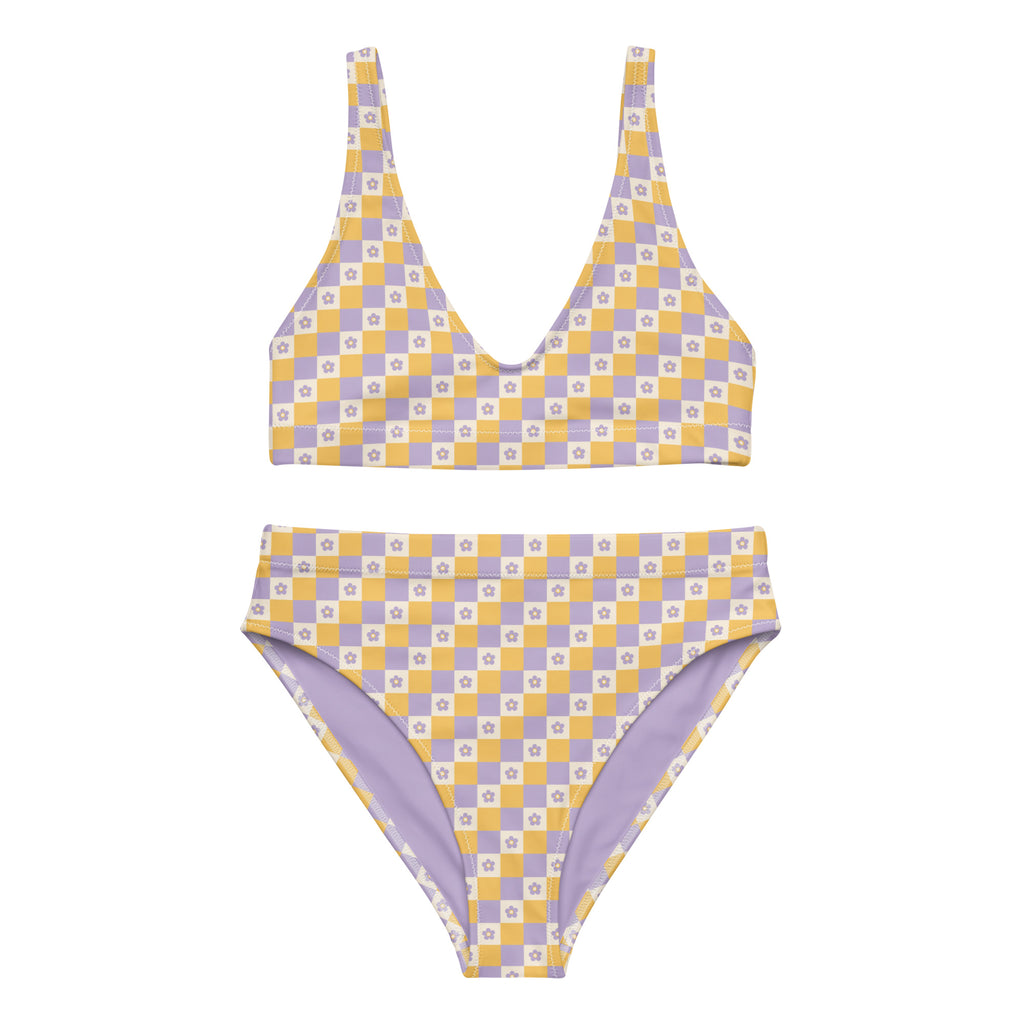 High-Waist Bikini Lavender Picnic mit Schachbrettmuster in Lavendel und Sonnengelb mit Blümchen-Details.