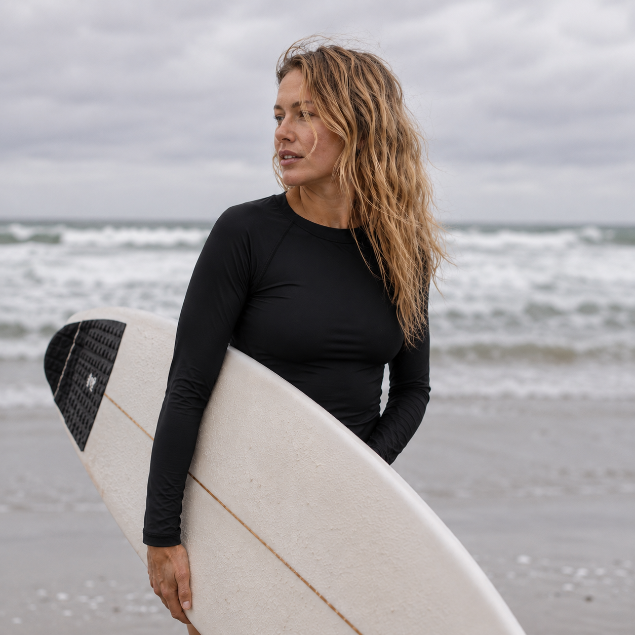 Schwarzer Rashguard mit langen Ärmeln – UV-Schutz Surf-Shirt für Damen