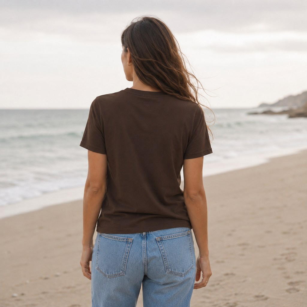 Mocha braunes Damen T-Shirt mit Rundhalsausschnitt und kurzen Ärmeln.