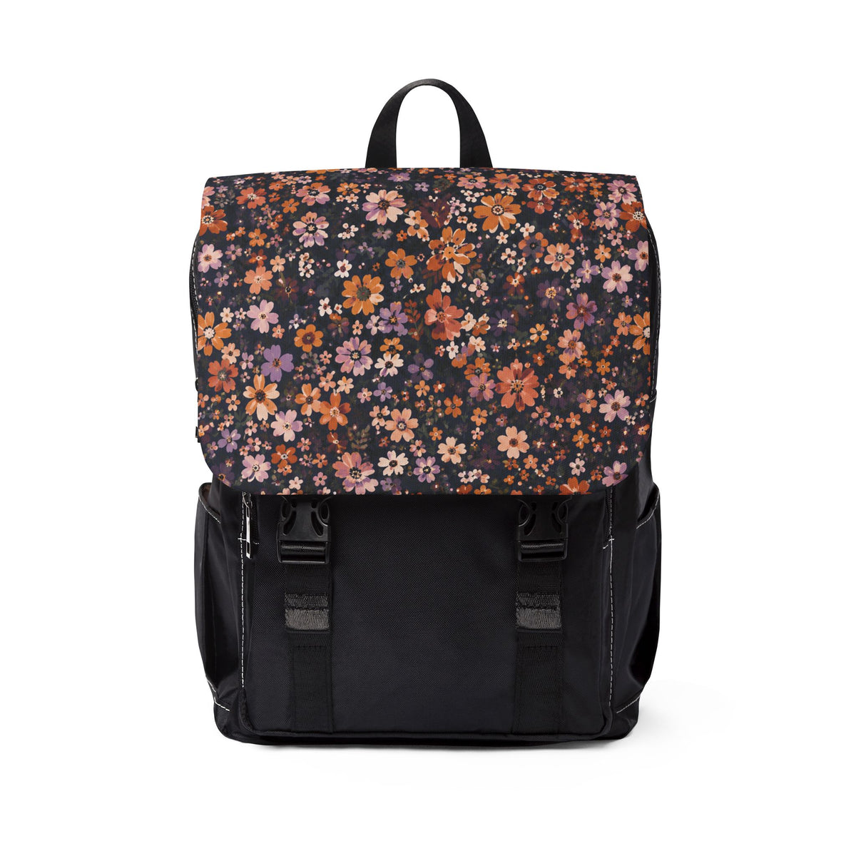 Tagesrucksack Midnight Blue aus Oxford Canvas – schwarzer Körper mit dunkelblauer Blumenmuster-Klappe auf Wanderweg